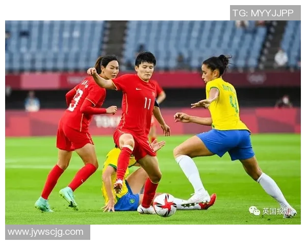 中国女足明星球员风采展现 精彩瞬间尽显足球场上英姿