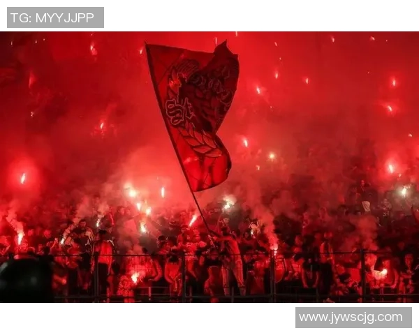 足球巨星现身看台引爆全场热议球迷欢呼掀起震撼氛围